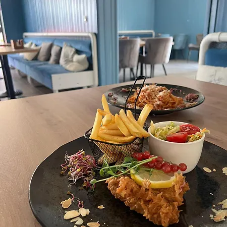 Mb Z Basenem I Ogrodem * サルビノボ